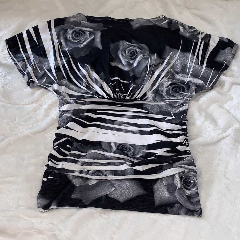 Maurices Black & White Rose-Print Short Sleeve Tee